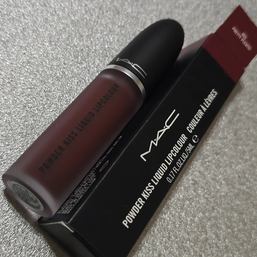 🧚‍♀️PRETTY PLEATS! Mac Powder Kiss Liquid Lipstick NWT